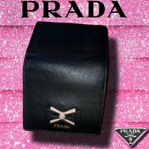 ⭐️PRADA Saffiano Black Leather Pink Ribbon Motif Bifold Compact Wallet - Picture 3 of 4